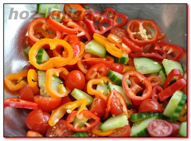 как приготовить вкусный салат из огурцов и помидоров