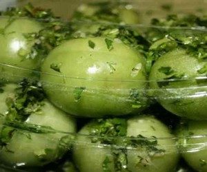Как поквасить зеленые помидоры